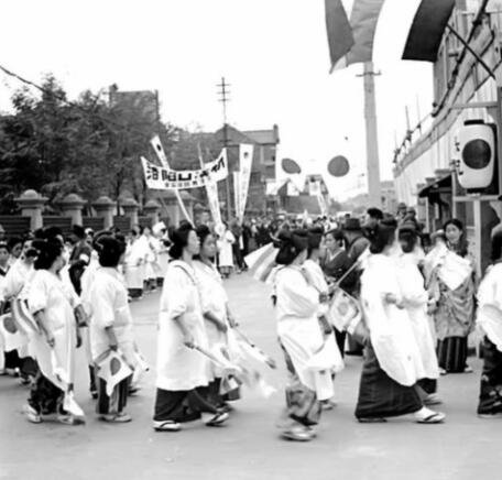 日本和服女人在慶祝南京大屠殺